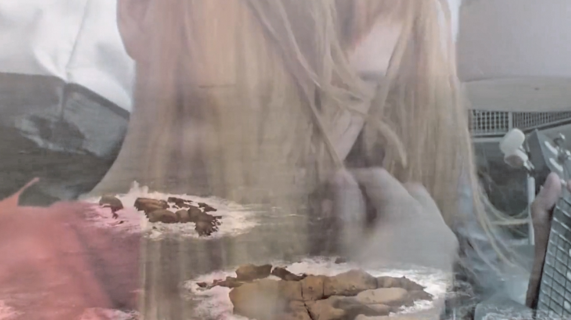 favorit 1_ Bildschirmfoto 2015-11-19 um 17.59.03 the dust on my books has turned into ashes since I ripped the pages out last night …, Videostill aus Alaska, Frida Vamos
