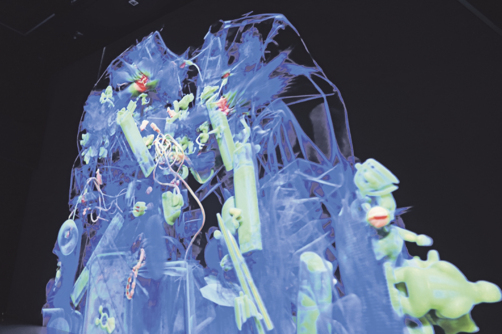 Neue Produktionstechniken generieren alternative Körperbilder: Der Studiengang Fashion & Technology der Kunstuniversität Linz. Bild „Happy Horder“ by Mirela Ionica, Studentin Fashion & Technology