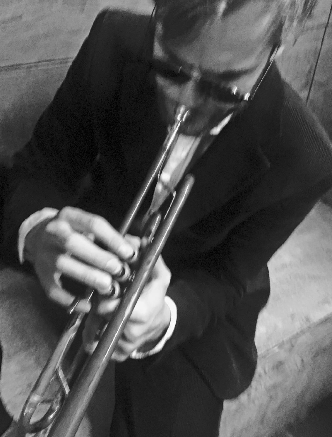 Bastian Dulisch spielt Trompete und Blanguernon. Foto Gerhard Willert