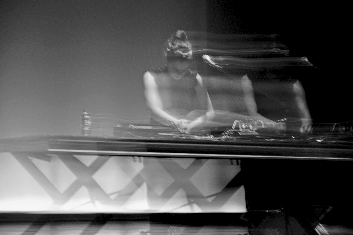 UNBEDINGT_DAS_maja1_by_thibaut_de_lestré_300dpi Maja Osojnik on Stage: Es war einmal kein Lockdown. Foto Thibaut de Lestré