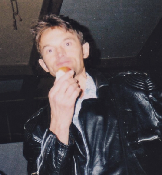 John_Tylo_with_Apple_tenderboy Foto Tenderboy