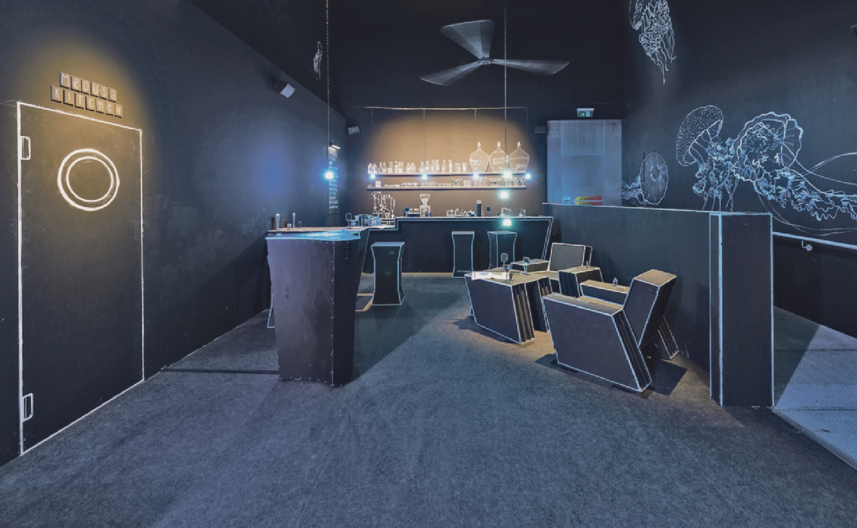 (turnton_01)_f_otto saxinger „Letzten Endes will ich Geschichten erzählen“, verrät die Dokumentaristin Nele Rahimi in der Medusa Bar. Foto Otto Saxinger