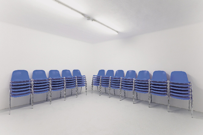 I thought I wanted to be there(Chairs) Edgar Lessig, I thought I wanted to be there, but I wasn’t sure (Chairs), 2021, 72 Stühle, jeder einzeln markiert, Dimensionen variabel. Foto Edgar Lessig