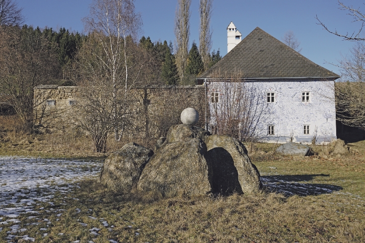 DSC04780 Der Zugang zum Hof ist offen, … Foto Richard Wall