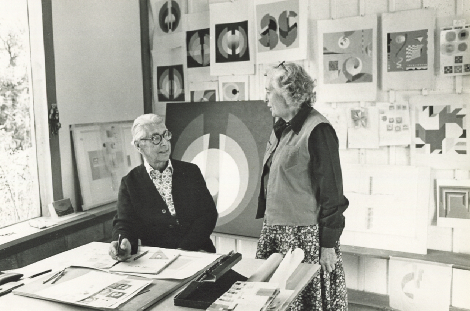 Foto_Herbert_und_Joella_Bayer Herbert und Joella Bayer im Atelier in Red Mountain, Aspen, 1970er-Jahre. Foto Archiv Lentos Kunstmuseum Linz
