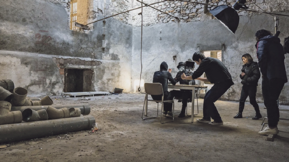 2 Copy Das Lesbos Lab von ReFOCUS produziert ein Musikvideo des afghanischen Rappers Mo Hossain. Foto ReFOCUS Media Labs Archive