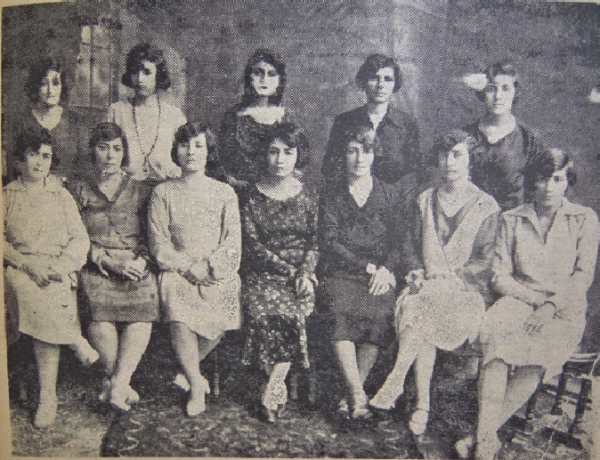 image0 Der Vorstand von „Jam’iat e nesvan e vatan-khah“, einer Frauenrechtsorganisation in Teheran (1923–1933). Foto Public Domain