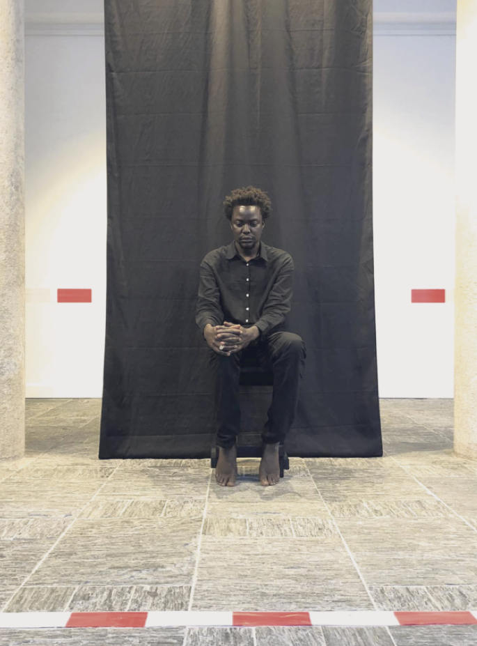 Mbaye-Diop_Lire-noir-sur-noir Mbaye Diop: Lire noir sur noir, Espace d’art eeeeh, Nyon, Suisse. Foto Stéphanie Nduhirahe