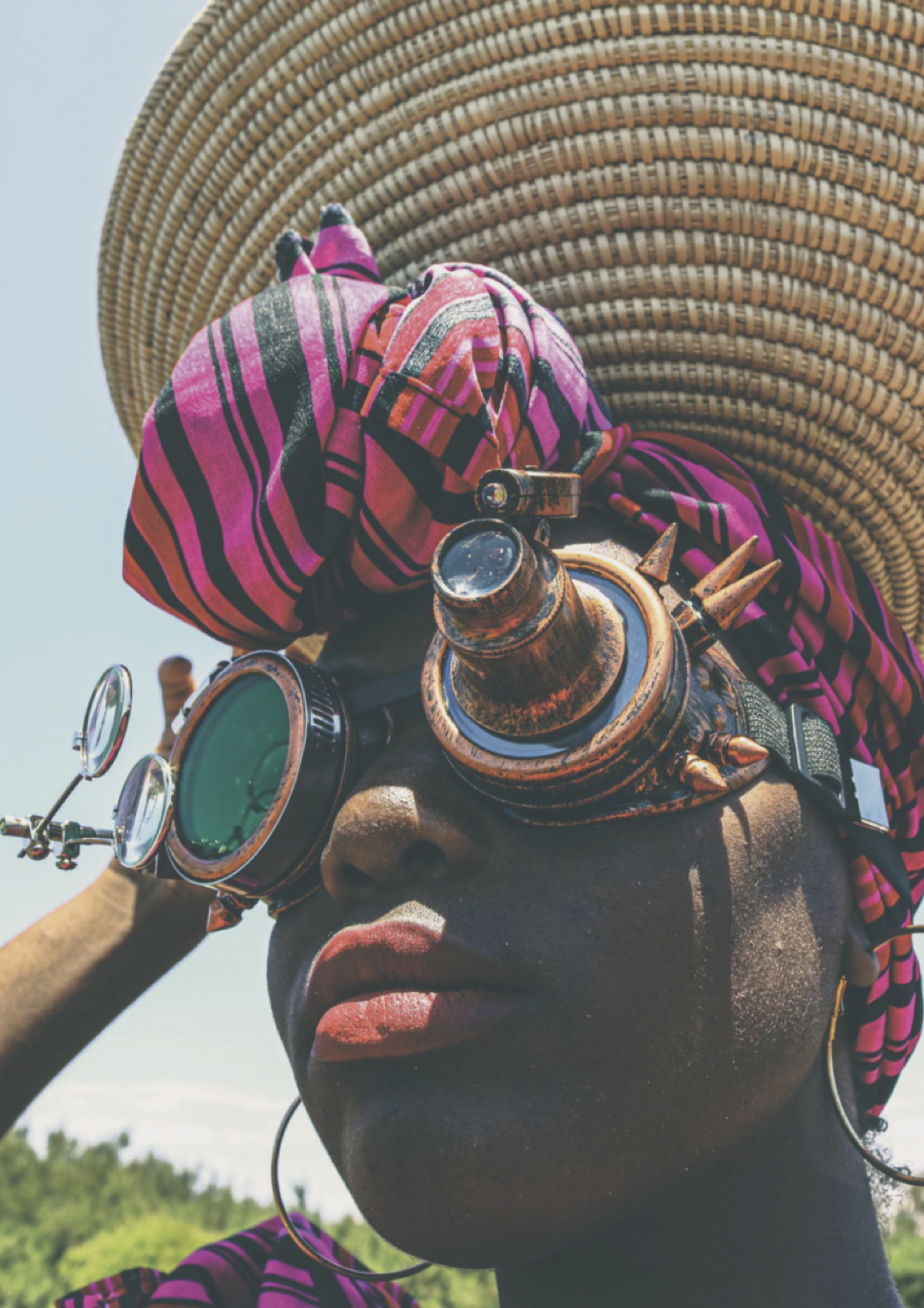 Namafu-Amutse_Afrofuturism-Meets-The-Aawambo-People Namafu Amutse: Afrofuturism Meets The Aawambo People, Muse: Linda Nghipulile, 2019. Foto Namafu Amutse
