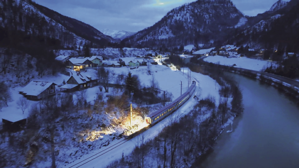 (c) Simon Möstl 2024 Die heimliche Eröffnung der Kulturhauptstadt: Der Glögglwaggon war der Beginn des vierteiligen Zyklus. Foto Simon Möstl, 2024