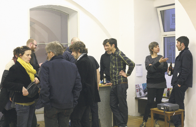 vernissage_c_bb15 Auch hier hätten die Wände Ohren bekommen können: Vernissagensituation im alten bb15. Foto bb15