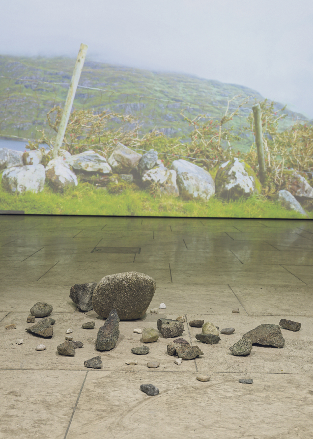 Steine aus der Er&ouml;ffnungs-Performance von Jan-Egil Finne (NO).